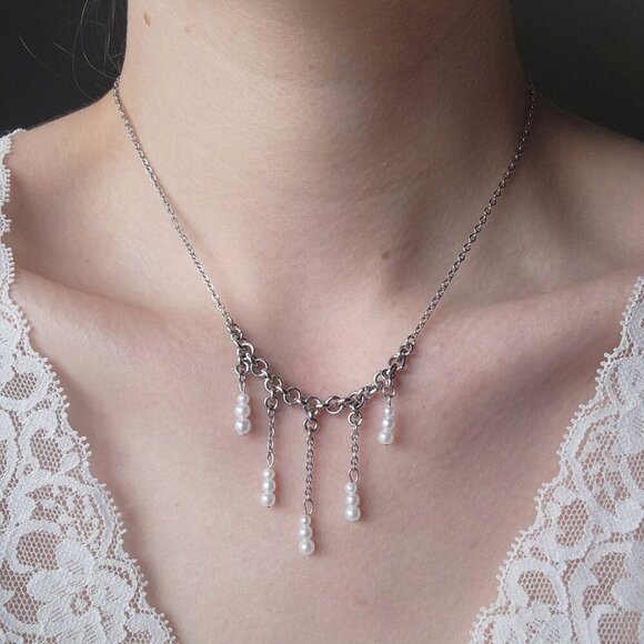 Vintage Victorian white pearl chandelier necklace with a small silver chain - Picture 2 of 9